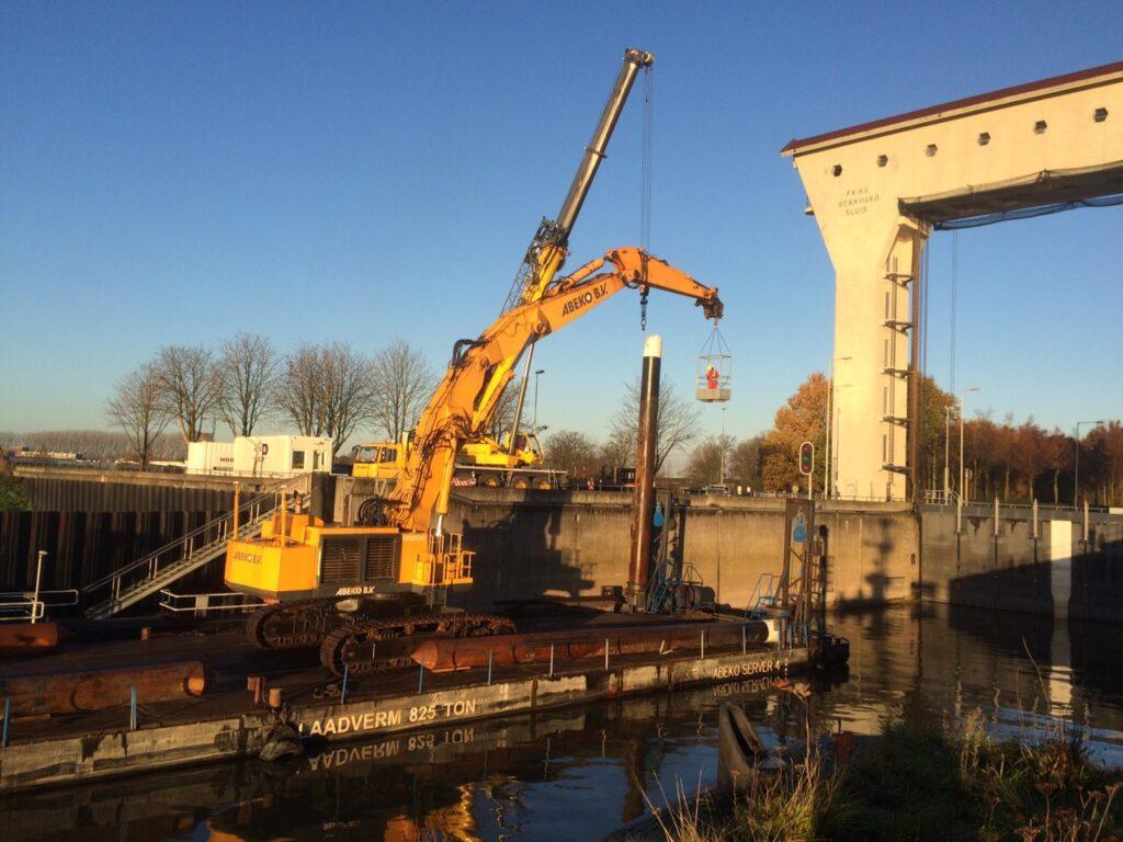 Lek Sloopwerken - sloopt onderwaterbeton in Tiel